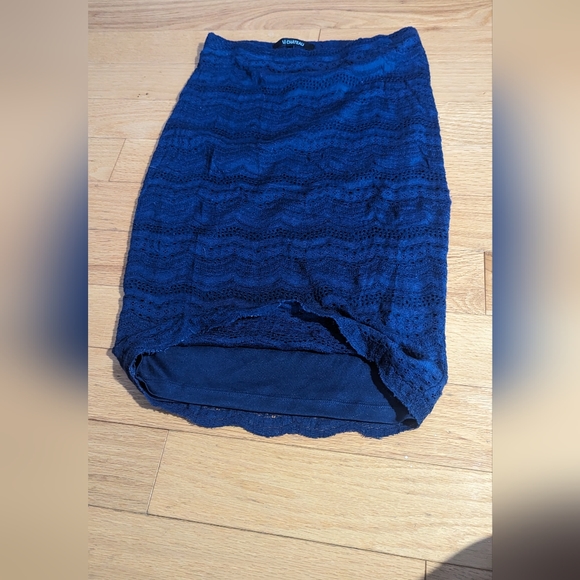 Size small le Chateau pencil skirt - Picture 2 of 4
